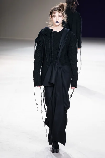 Look 19